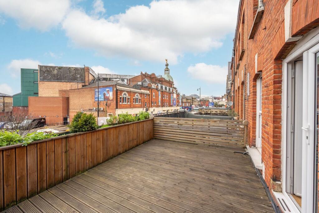 2 bed 1st Floor Flat for rent in London. From Foxtons - Wimbledon