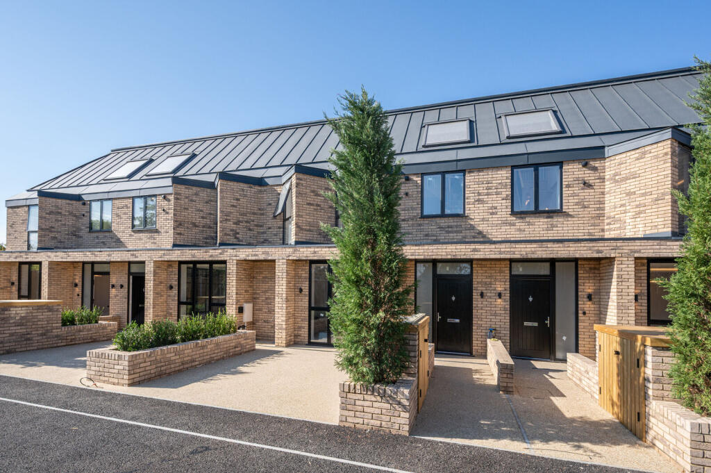 4 bed Mid Terraced House for rent in Wimbledon. From Foxtons - Wimbledon