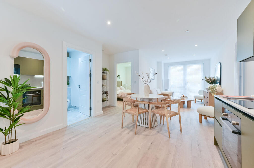 3 bed 1st Floor Flat for rent in Wandsworth. From Foxtons - Wimbledon