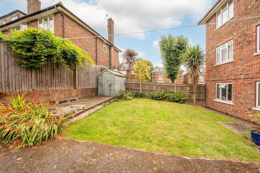 3 bed 1st Floor Flat for rent in Wimbledon. From Foxtons - Wimbledon