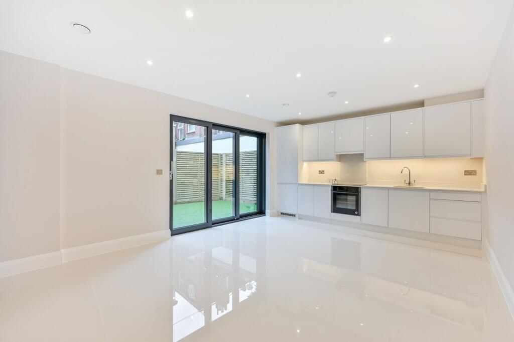 2 bed 1st Floor Flat for rent in Wimbledon. From Foxtons - Wimbledon