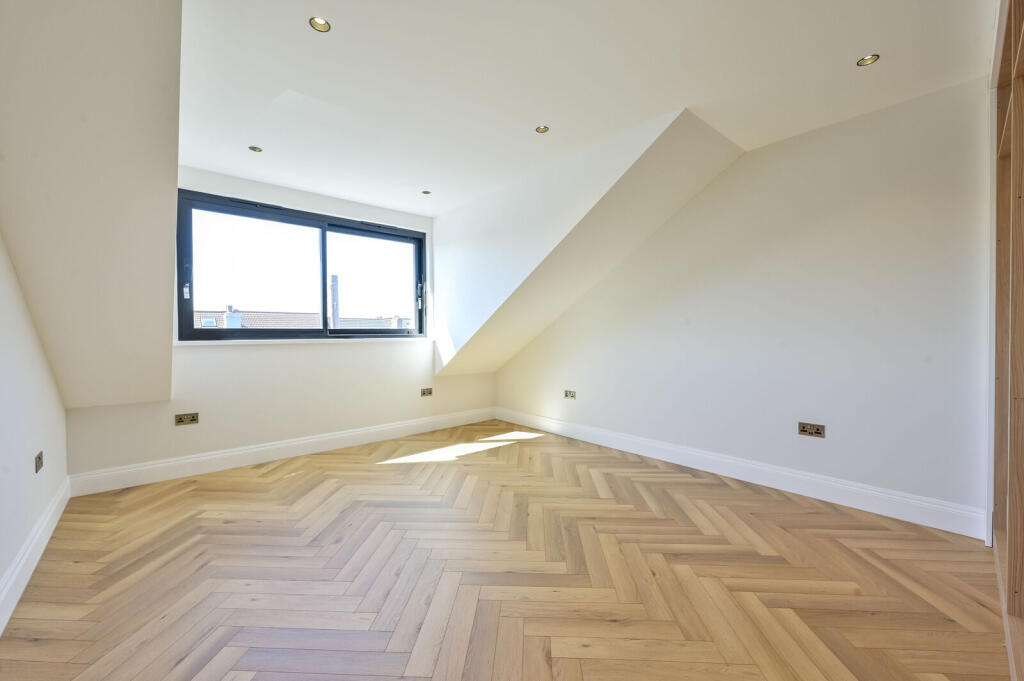 2 bed 1st Floor Flat for rent in Mitcham. From Foxtons - Wimbledon