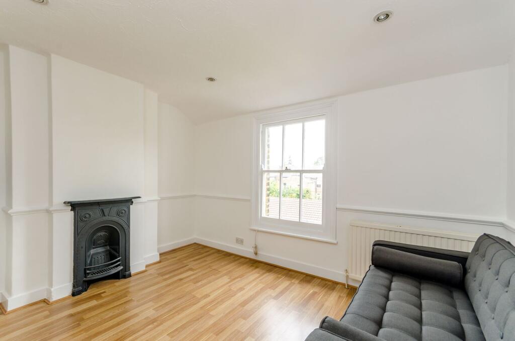 1 bed 1st Floor Flat for rent in London. From Foxtons - Wimbledon