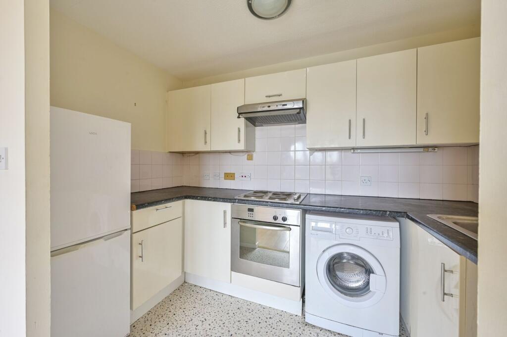 1 bed 1st Floor Flat for rent in Merton. From Foxtons - Wimbledon
