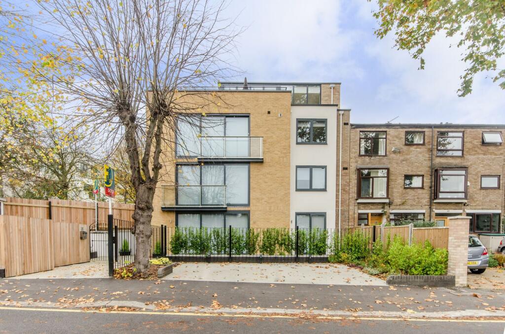 3 bed Annexe for rent in London. From Foxtons - Wimbledon