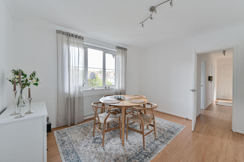 3 bed 1st Floor Flat for rent in Wimbledon. From Foxtons - Wimbledon