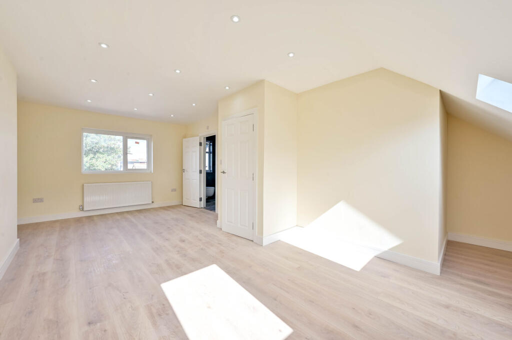 4 bed 1st Floor Flat for rent in London. From Foxtons - Wimbledon