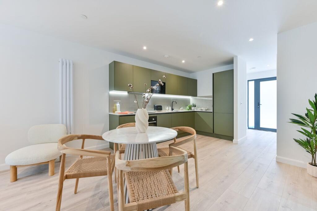 2 bed 1st Floor Flat for rent in Wimbledon. From Foxtons - Wimbledon