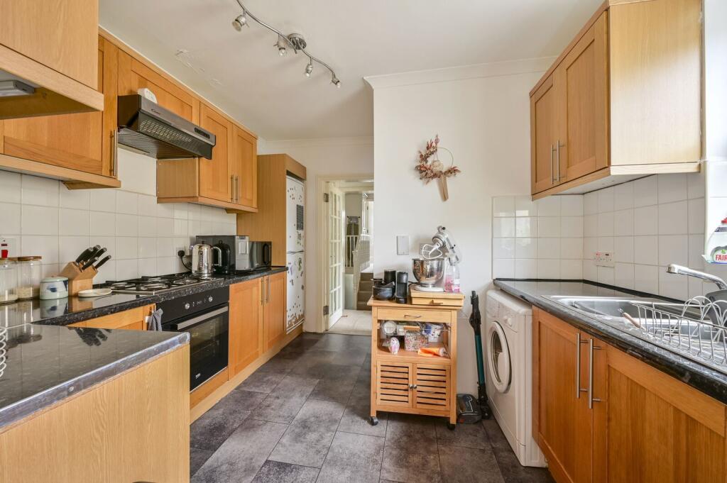 2 bed 1st Floor Flat for rent in Wimbledon. From Foxtons - Wimbledon 2 bed 1st Floor Flat for rent in Wimbledon. From Foxtons - Wimbledon