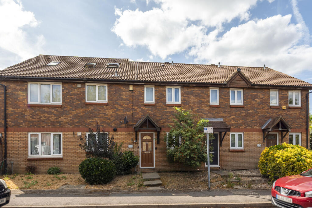 2 bed Mid Terraced House for rent in Merton. From Foxtons - Wimbledon