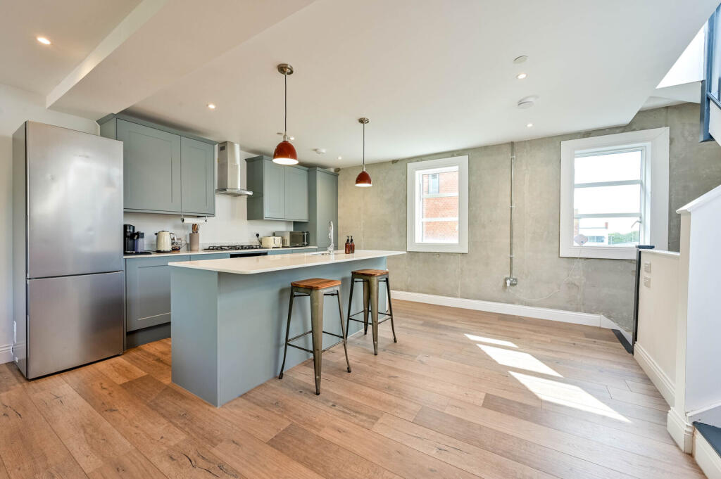 3 bed Semi Detached for rent in Wimbledon. From Foxtons - Wimbledon 3 bed Semi Detached for rent in Wimbledon. From Foxtons - Wimbledon