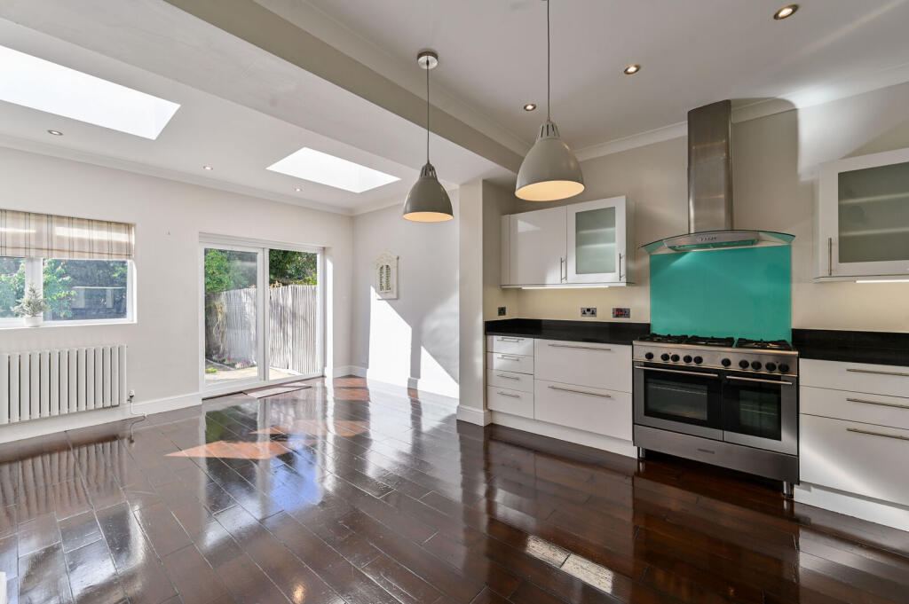 3 bed Detached for rent in London. From Foxtons - Wimbledon