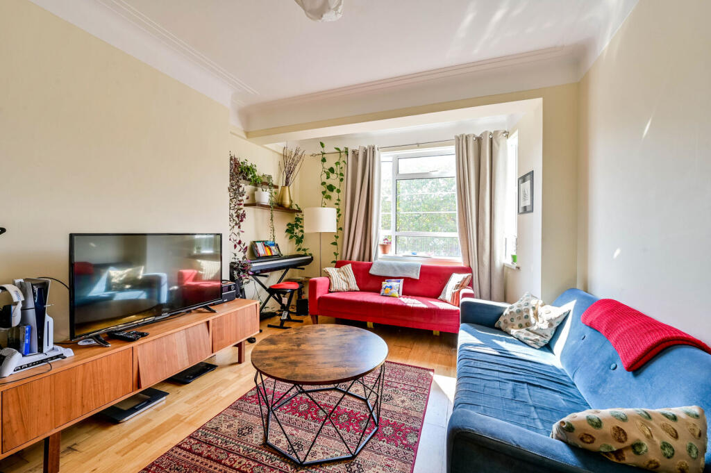 2 bed 1st Floor Flat for rent in Wimbledon. From Foxtons - Wimbledon