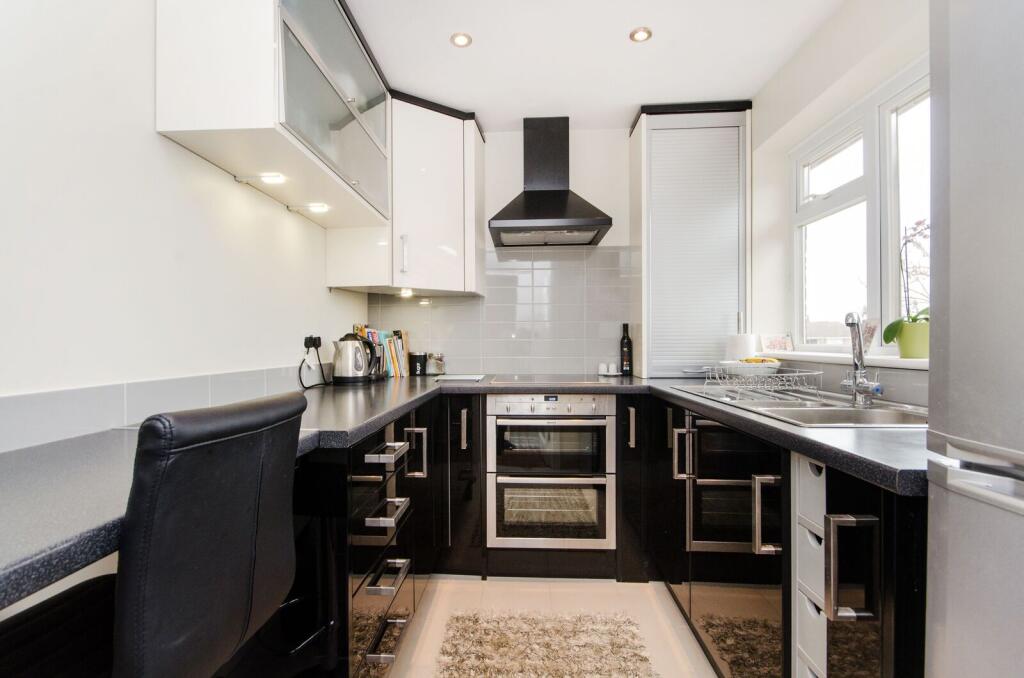 1 bed 1st Floor Flat for rent in London. From Foxtons - Wimbledon