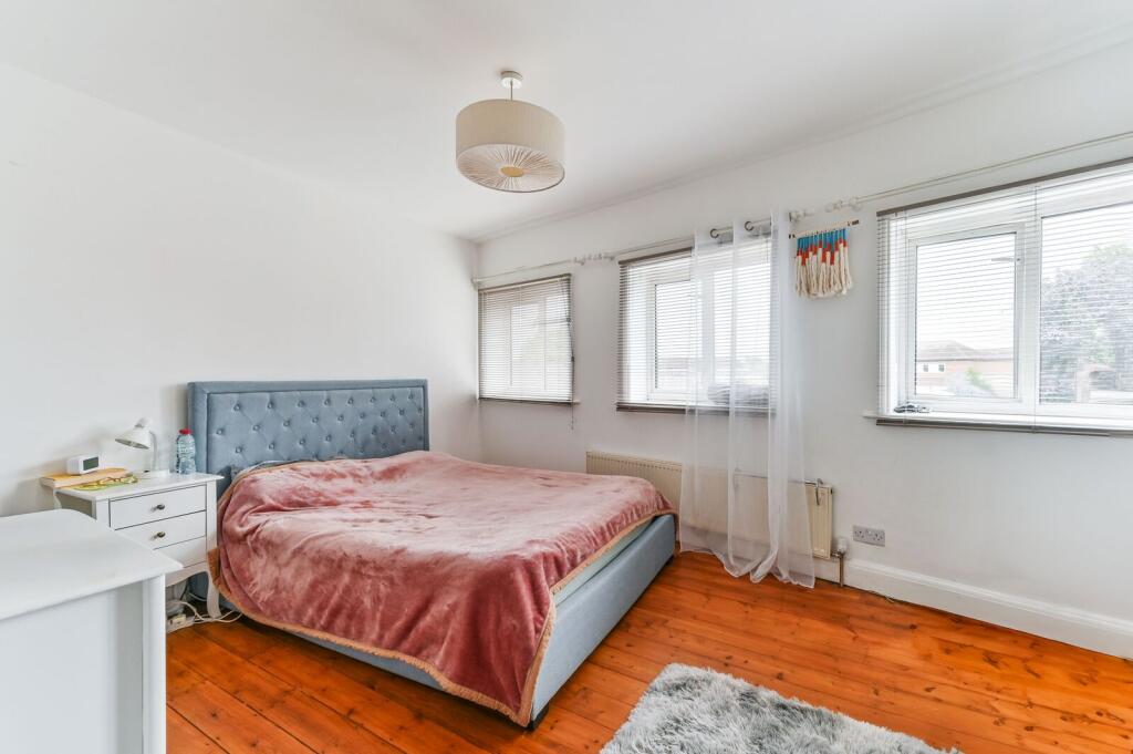 2 bed Annexe for rent in Worcester Park. From Foxtons - New Malden
