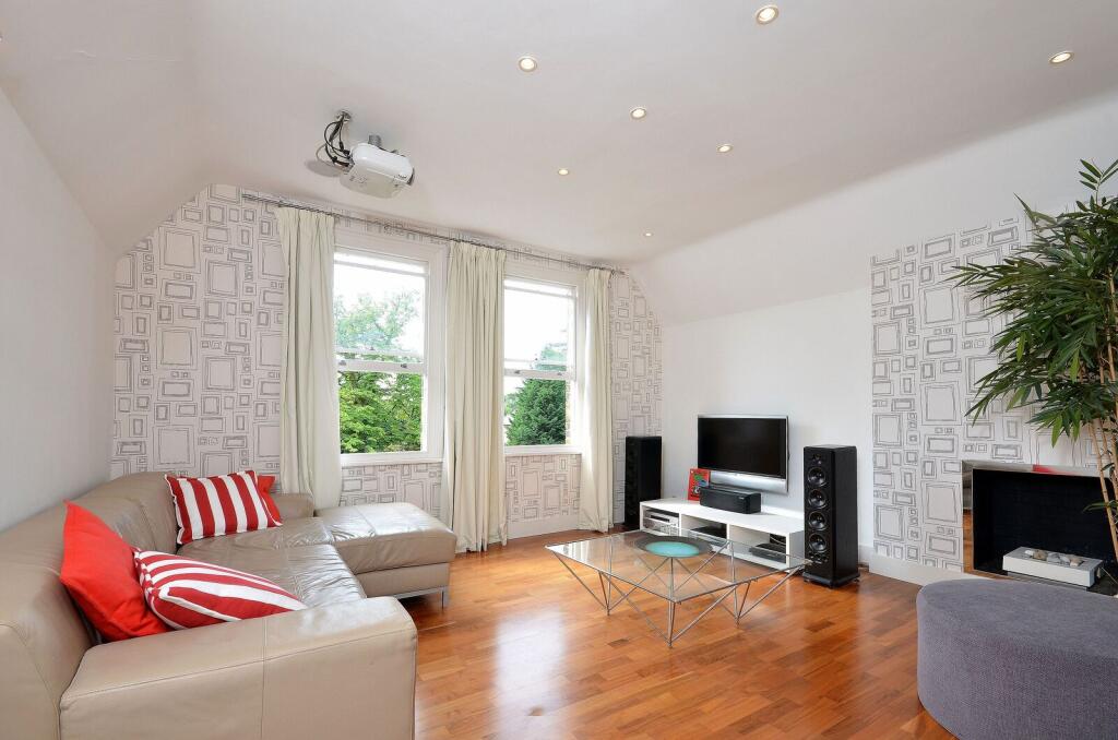 2 bed 1st Floor Flat for rent in Worcester Park. From Foxtons - New Malden