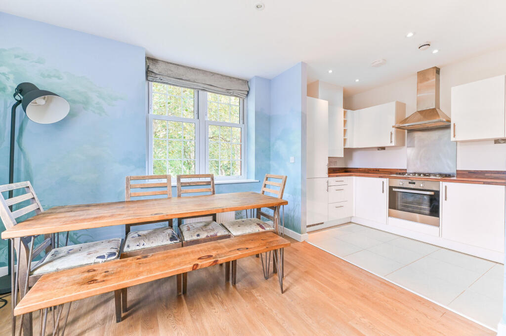 2 bed 1st Floor Flat for rent in Carshalton. From Foxtons - New Malden