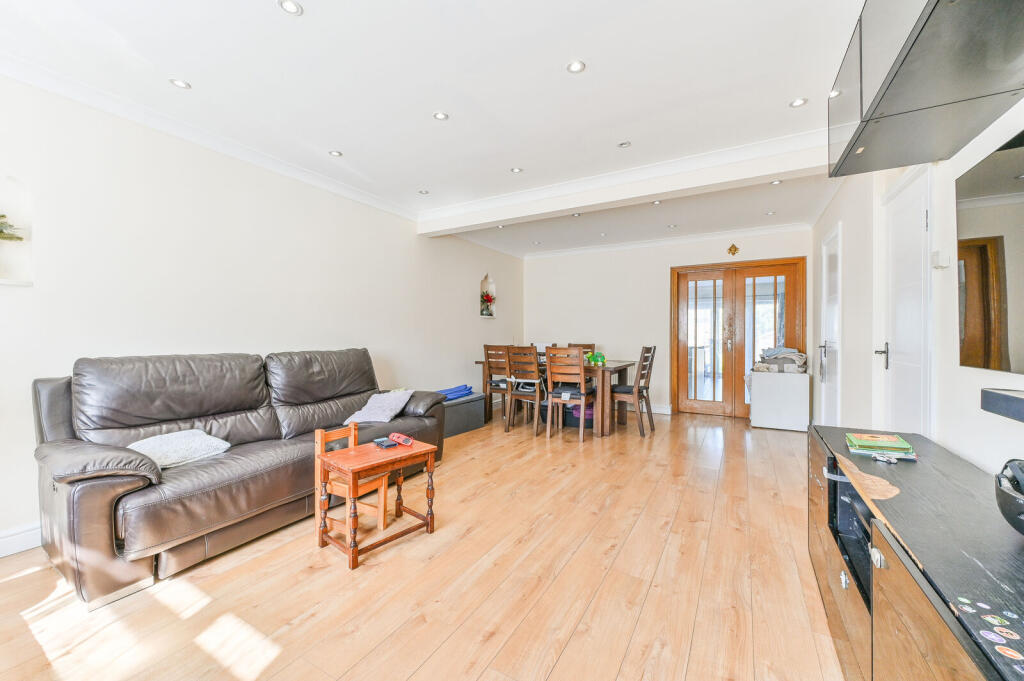 4 bed Semi Detached for rent in Worcester Park. From Foxtons - New Malden