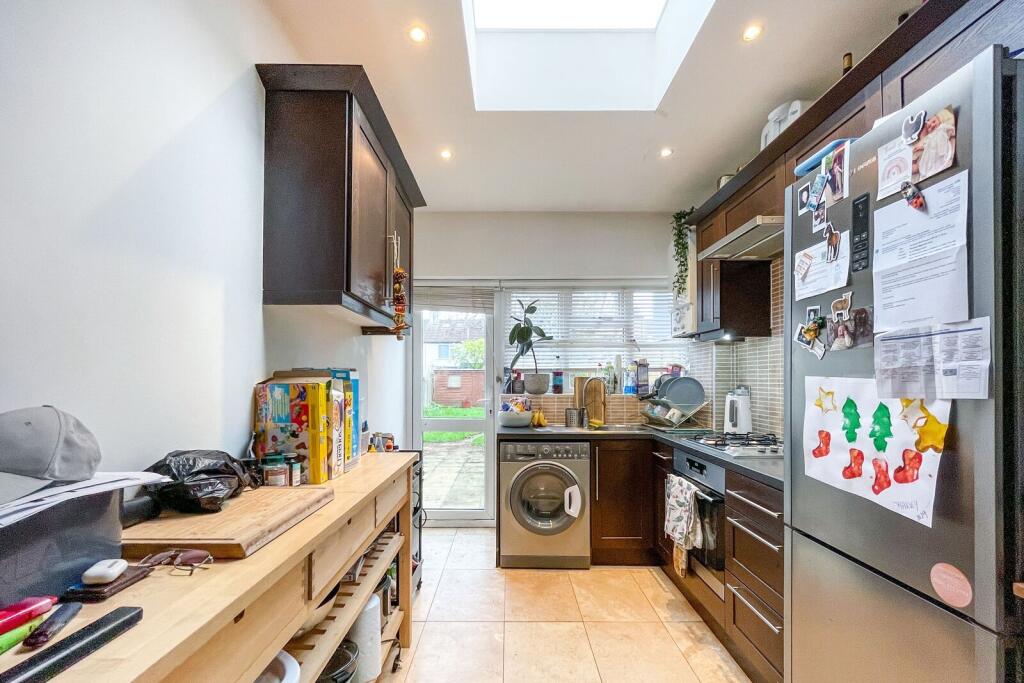 2 bed 1st Floor Flat for rent in New Malden. From Foxtons - New Malden
