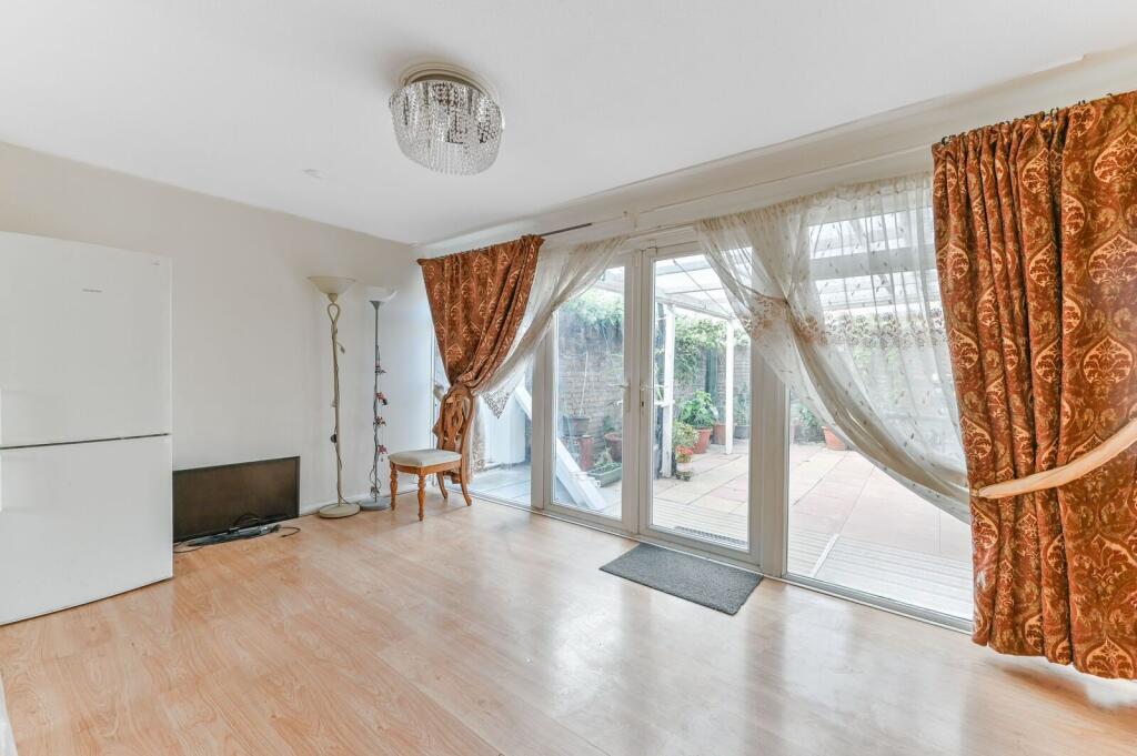 3 bed Mid Terraced House for rent in London. From Foxtons - New Malden