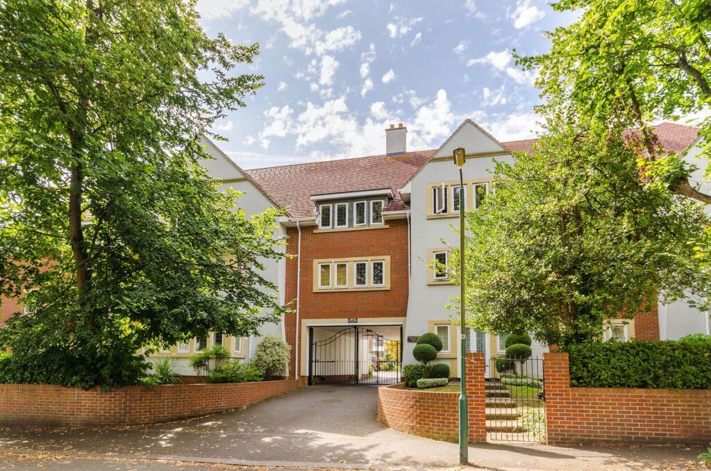 2 bed 1st Floor Flat for rent in Carshalton. From Foxtons - New Malden