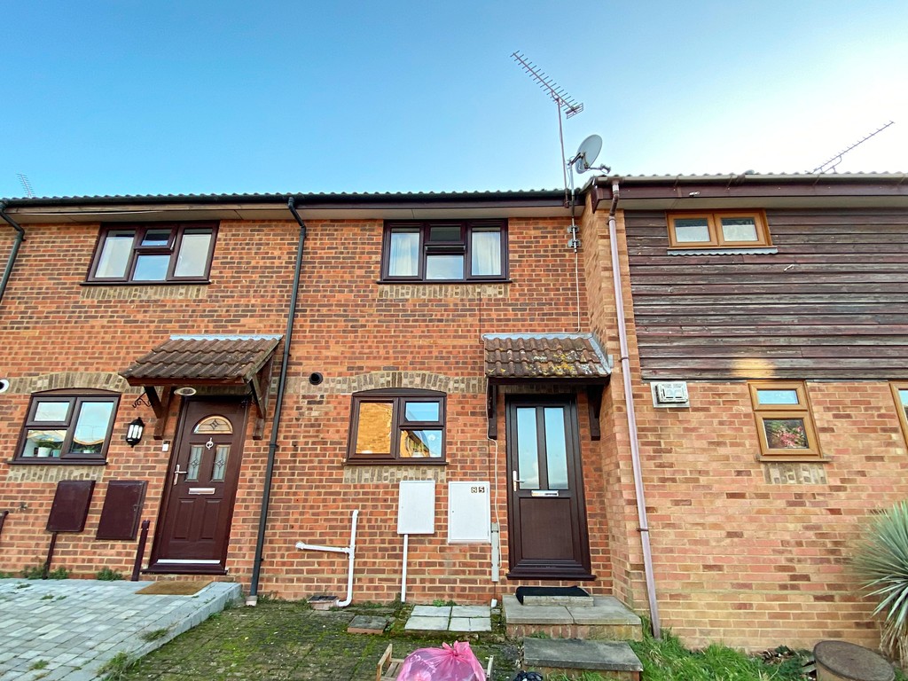 2 bed Mid Terraced House for rent in Essex. From Martin & Co - Southen On Sea