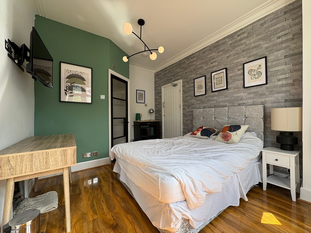 1 bed House Share for rent in Essex. From Martin & Co - Southen On Sea