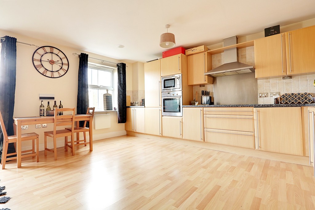 2 bed Apartment for rent in Southend-on-Sea. From Martin & Co - Southen On Sea