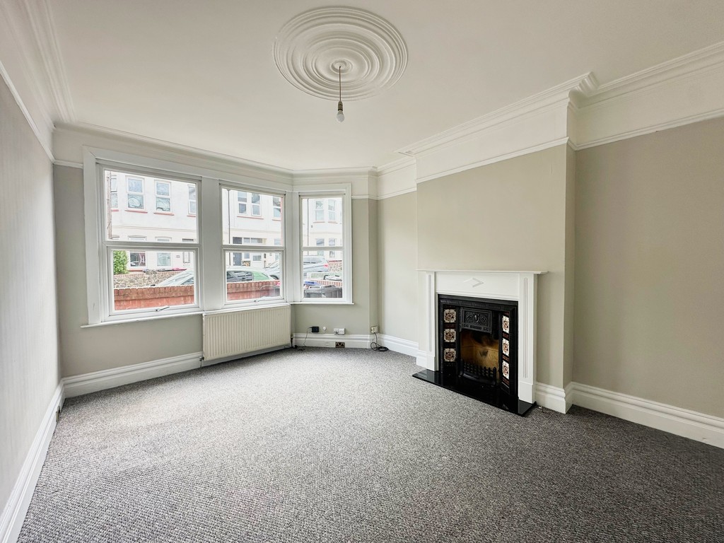 3 bed Mid Terraced House for rent in Southend-on-Sea. From Martin & Co - Southen On Sea