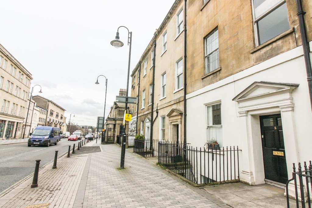 1 bed 1st Floor Flat for rent in Somerset. From Martin & Co - Bath