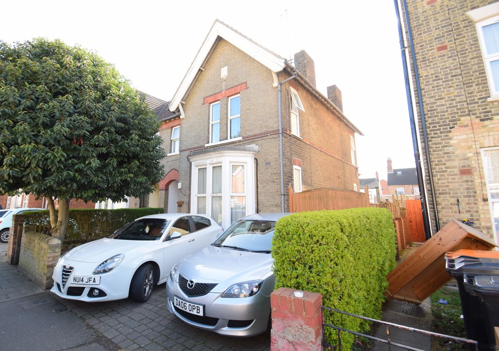 1 bed House Share for rent in Bedford. From Martin & Co - Bedford