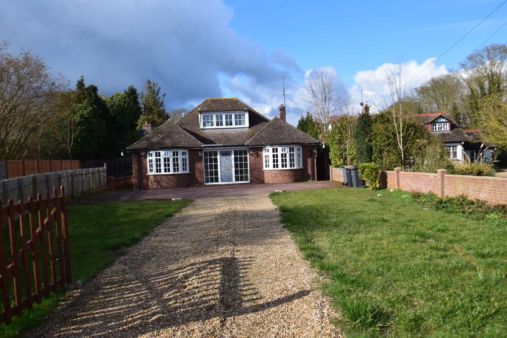 4 bed Detached for rent in Bromham. From Martin & Co - Bedford 4 bed Detached for rent in Bromham. From Martin & Co - Bedford