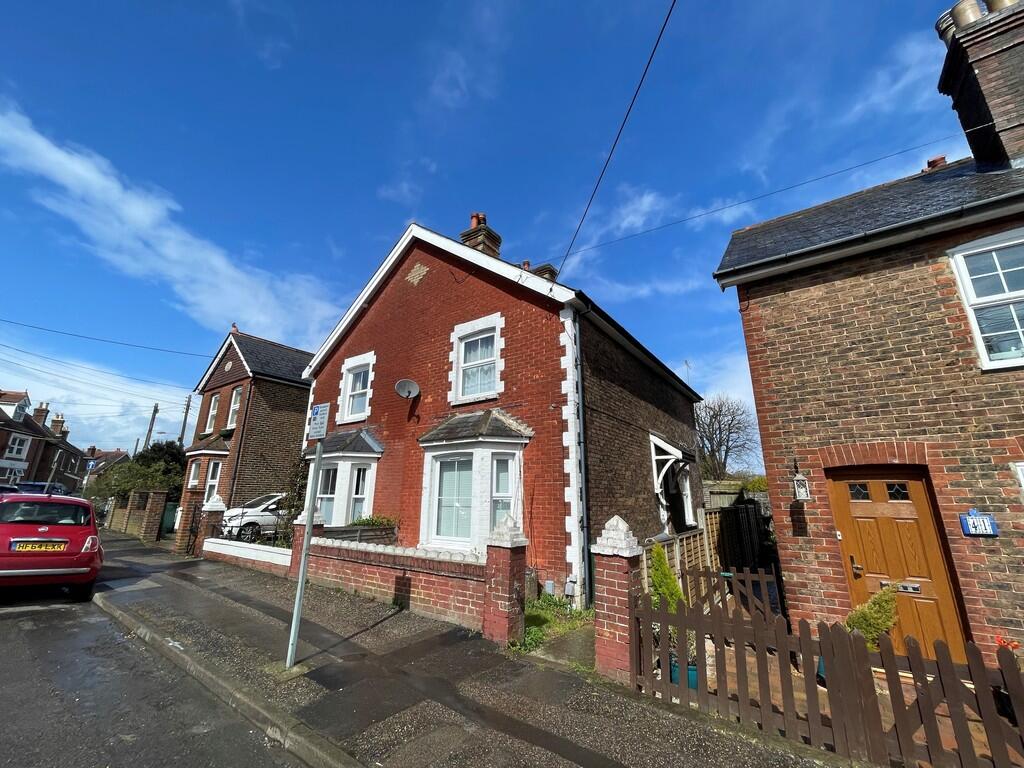 1 bed House (unspecified) for rent in Crawley. From Martin & Co - Crawley