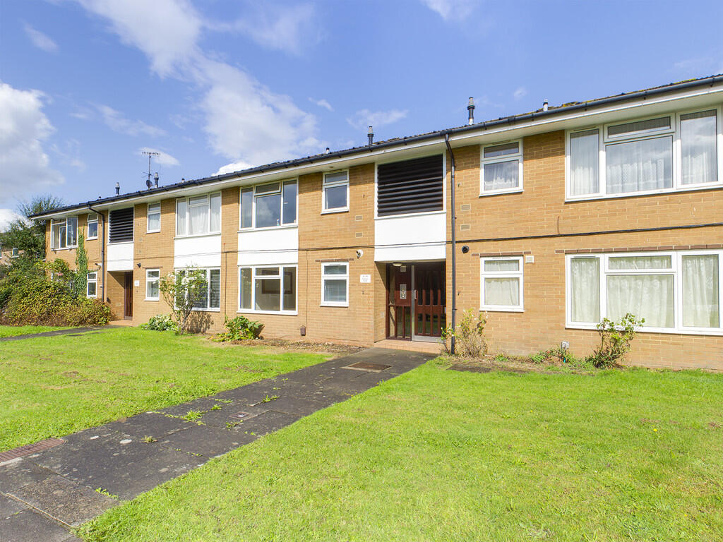 1 bed House (unspecified) for rent in Redhill. From Martin & Co - Crawley