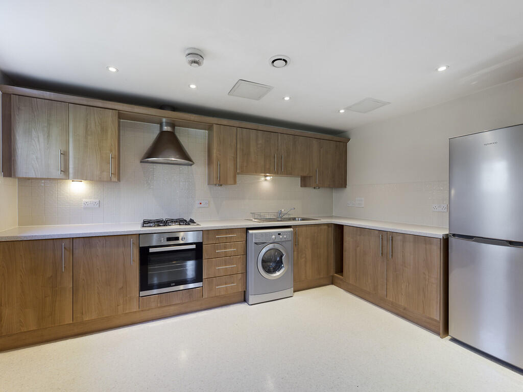 2 bed Apartment for rent in Crawley. From Martin & Co - Crawley