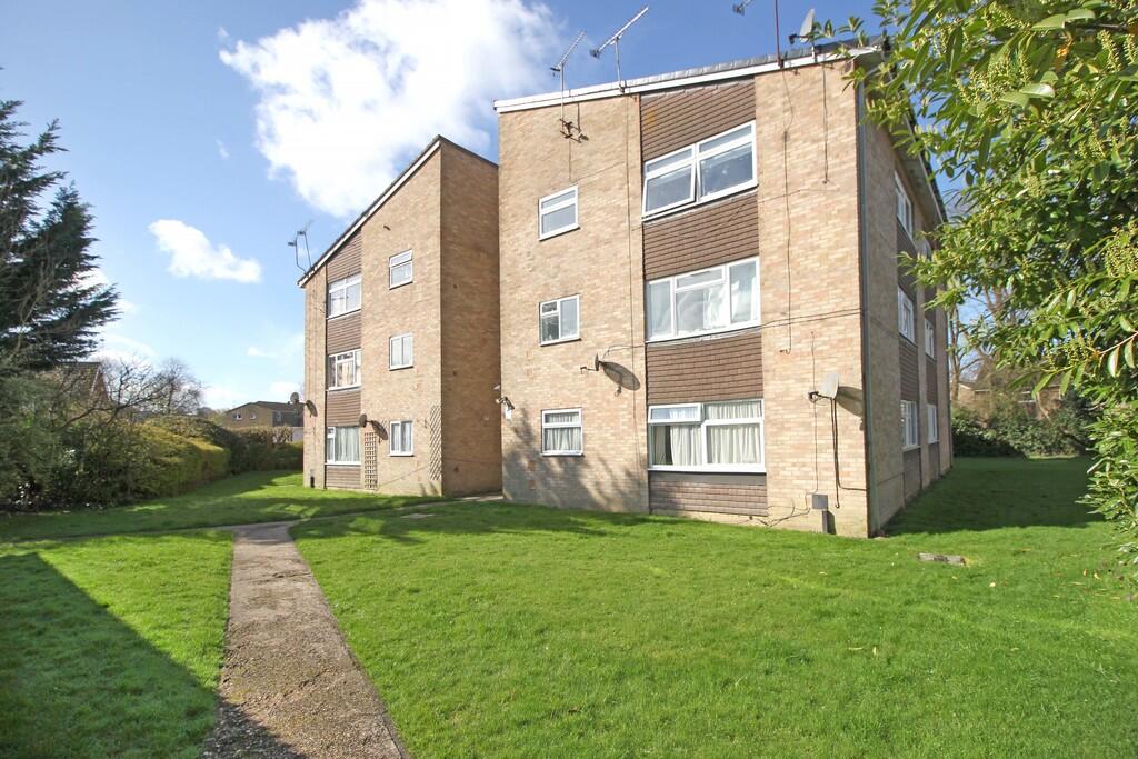 2 bed 1st Floor Flat for rent in Pease Pottage. From Martin & Co - Crawley