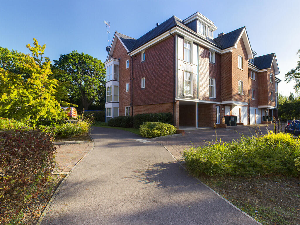 2 bed Apartment for rent in Worth Abbey. From Martin & Co - Crawley