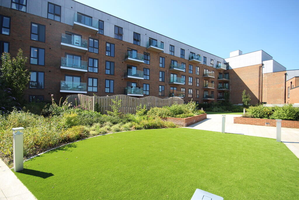 2 bed Apartment for rent in East Grinstead. From Martin & Co - Crawley 2 bed Apartment for rent in East Grinstead. From Martin & Co - Crawley