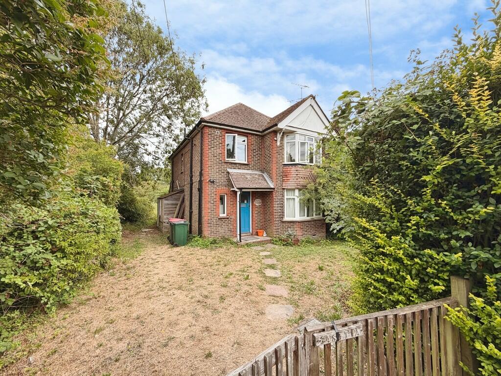 1 bed House (unspecified) for rent in Crawley. From Martin & Co - Crawley