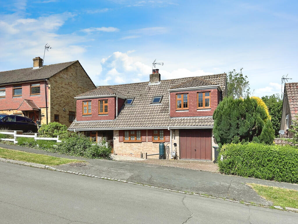 4 bed Detached for rent in Sharpthorne. From Martin & Co - Crawley