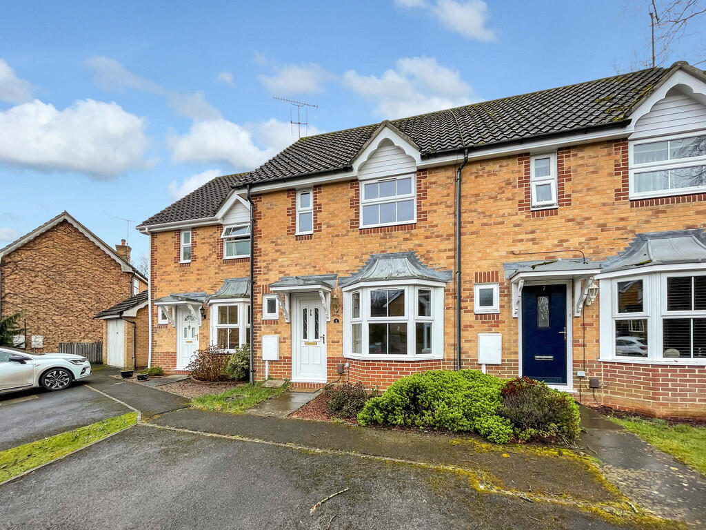 2 bed Mid Terraced House for rent in Crawley. From Martin & Co - Crawley 2 bed Mid Terraced House for rent in Crawley. From Martin & Co - Crawley