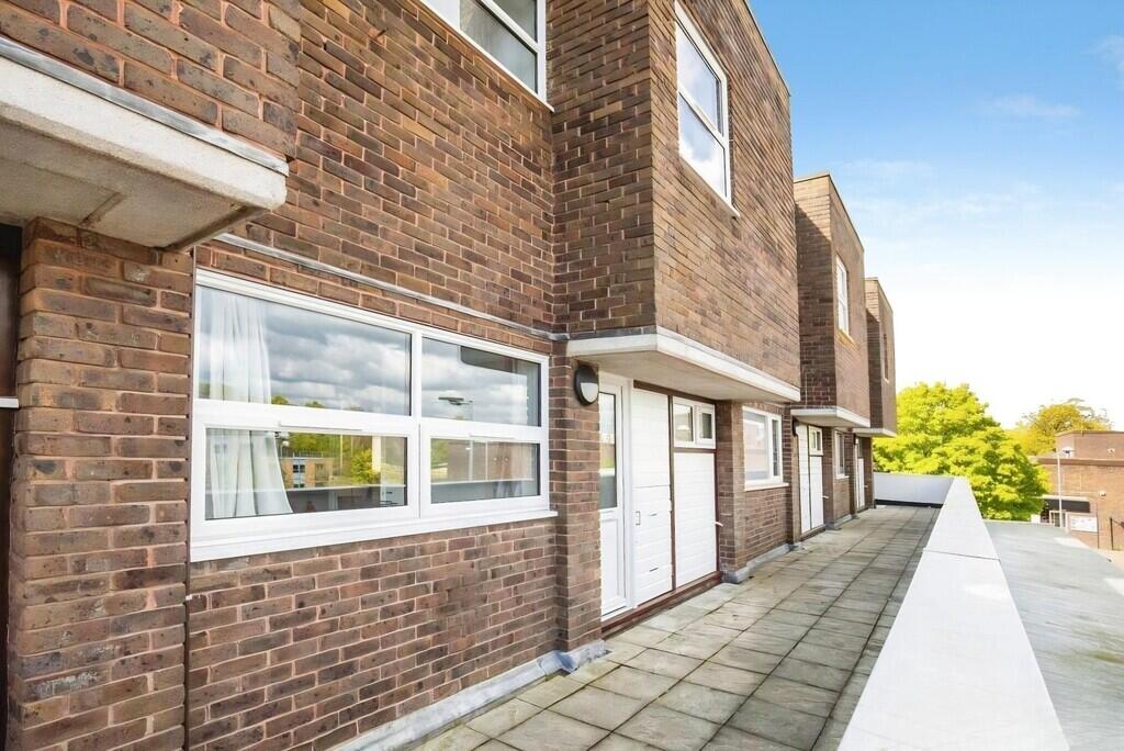 3 bed Mid Terraced House for rent in Crawley. From Martin & Co - Crawley 3 bed Mid Terraced House for rent in Crawley. From Martin & Co - Crawley