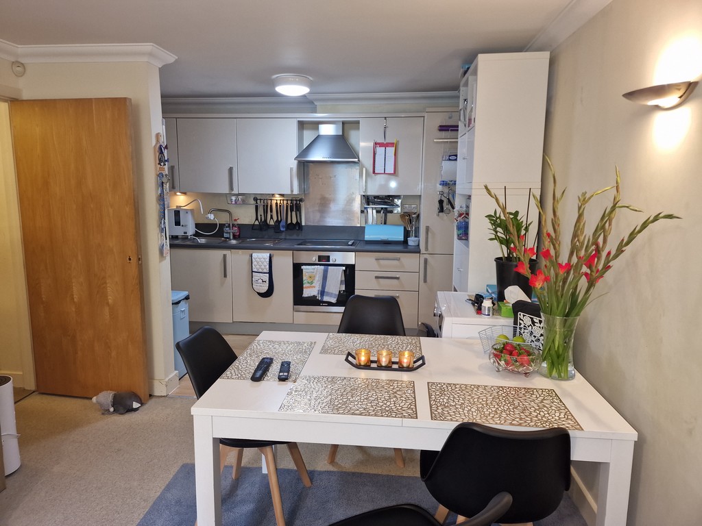 2 bed Flat for rent in Surrey. From Martin & Co - Croydon