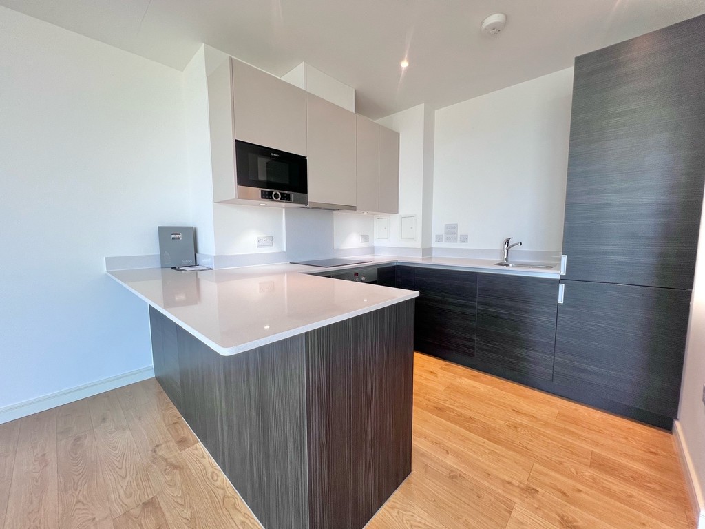 3 bed Apartment for rent in Surrey . From Martin & Co - Croydon