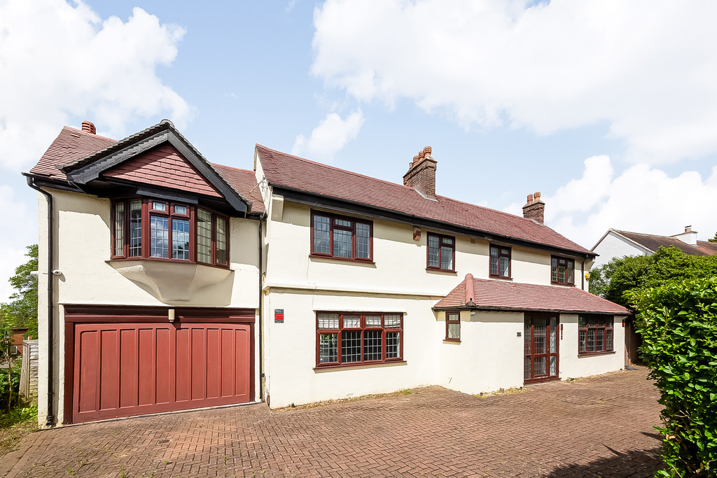 5 bed Detached House for rent in Surrey. From Martin & Co - Croydon