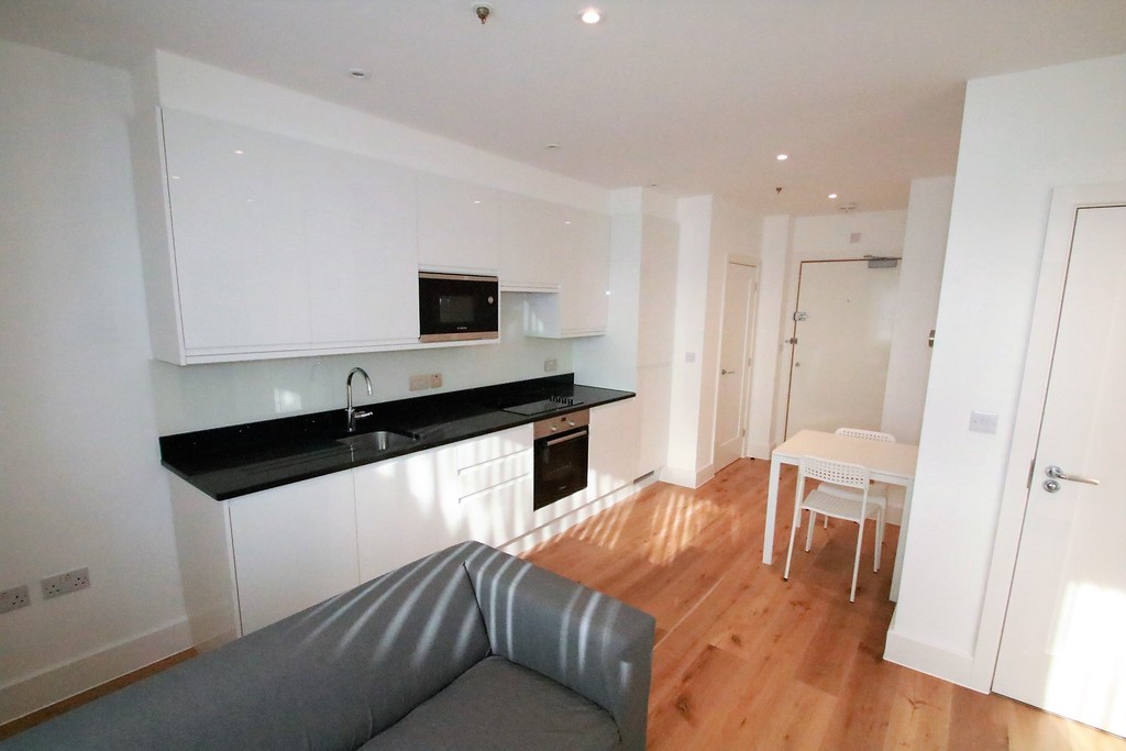 2 bed Apartment for rent in Greater London. From Martin & Co - Croydon