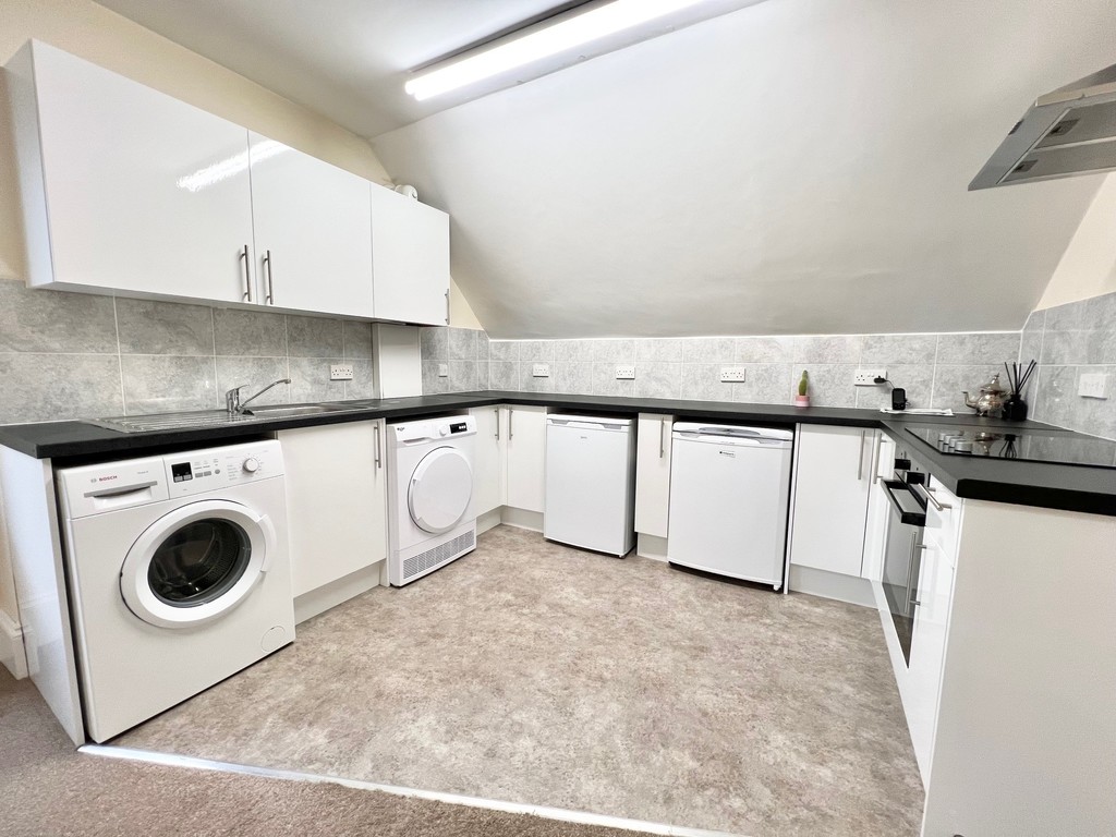 2 bed 1st Floor Flat for rent in Surrey. From Martin & Co - Croydon 2 bed 1st Floor Flat for rent in Surrey. From Martin & Co - Croydon