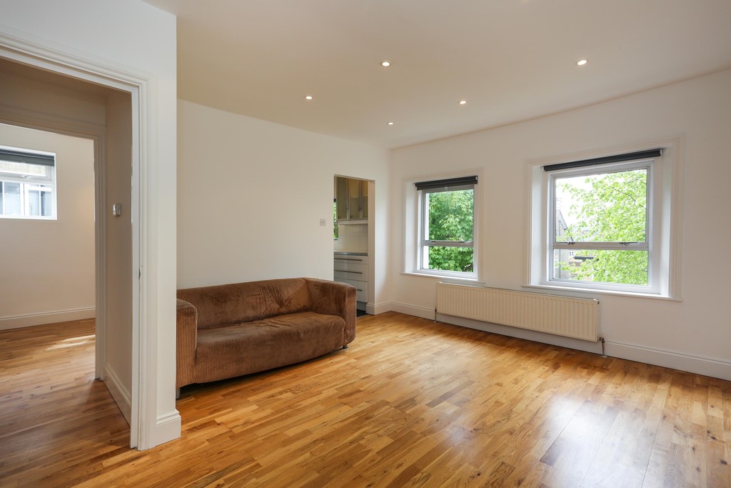 2 bed 1st Floor Flat for rent in Surrey. From Martin & Co - Croydon