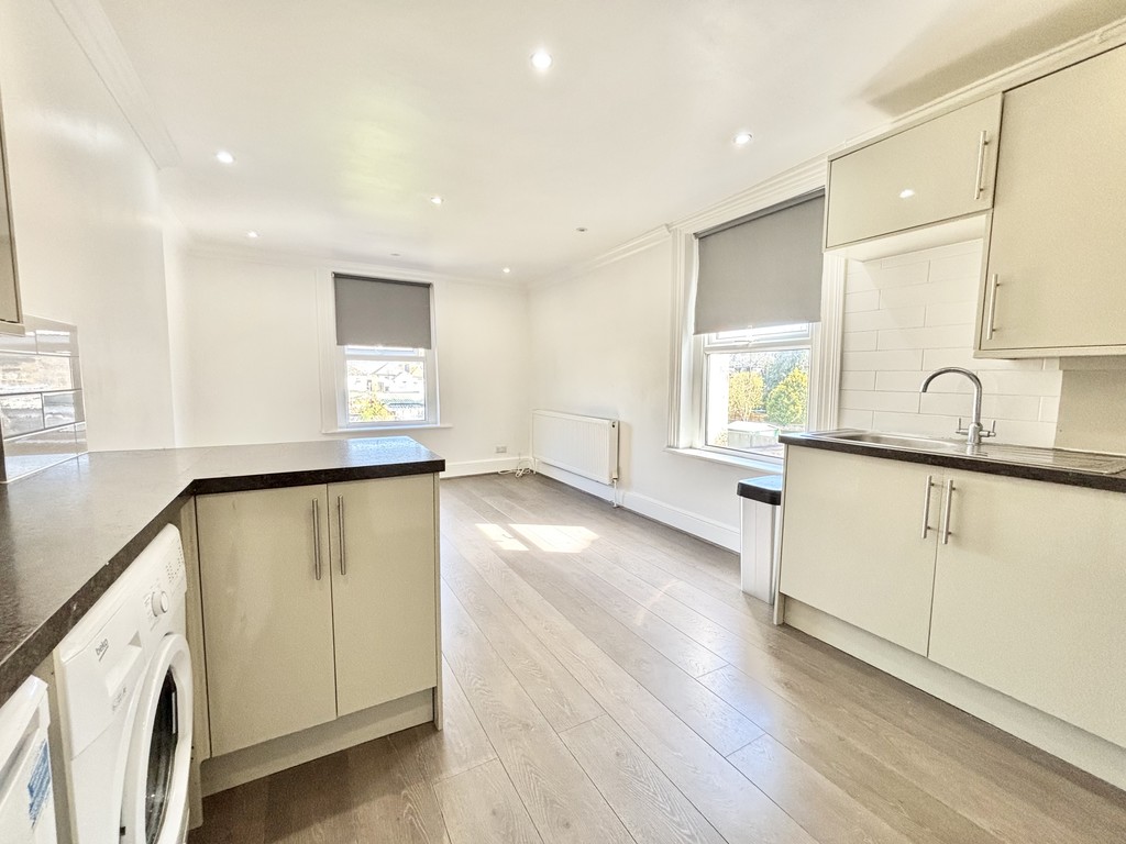 2 bed 1st Floor Flat for rent in Surrey. From Martin & Co - Croydon