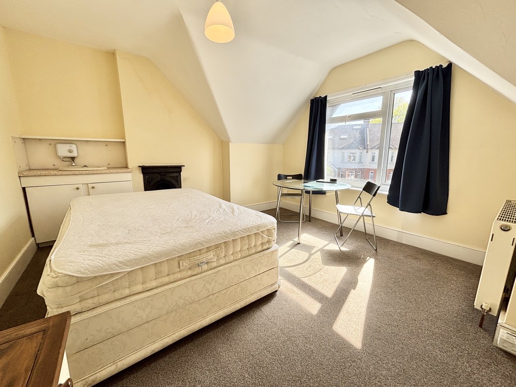1 bed Flat Share for rent in Surrey. From Martin & Co - Croydon 1 bed Flat Share for rent in Surrey. From Martin & Co - Croydon